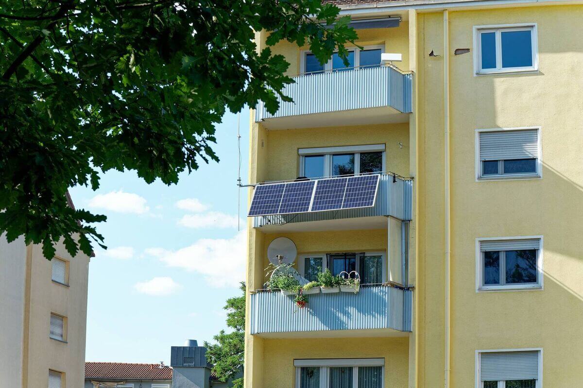 我可以在公寓陽臺安裝太陽能板來降低電費嗎？